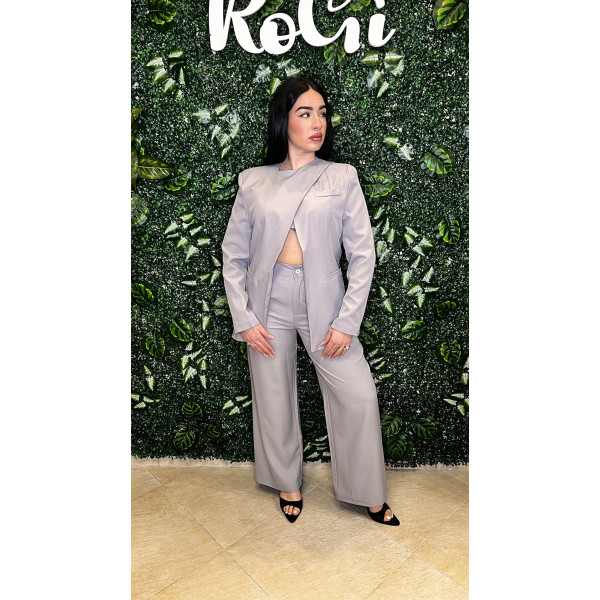 tailleur  – Grigio Perla con Taglio Architettonico