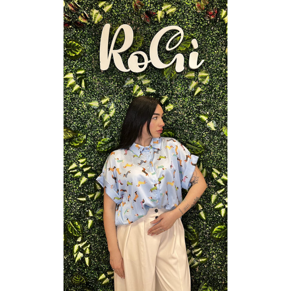 Camicia "Funny Dachshund" Light Blue – Blusa in Satin con Stampa Bassotti (Taglia Unica)